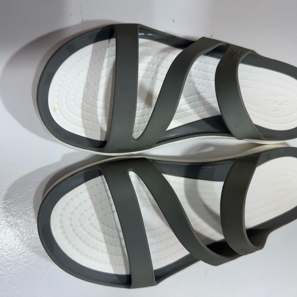 Crocs Sandals Women’s 6 swiftwater Slip-On, Gray / White, Strappy Comfort Slide - Picture 8 of 8